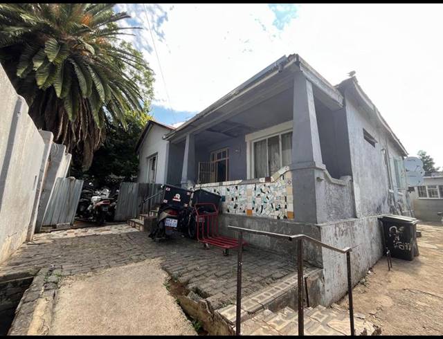 11 BEDROOM HOUSE FOR SALE IN KENSINGTON